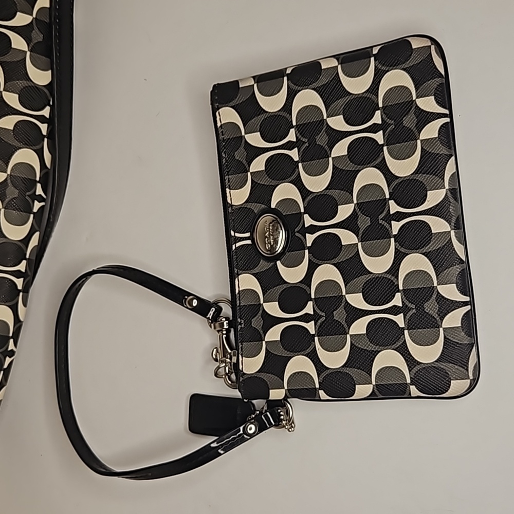 Authentic Coach Monogram Set - Picture 9 of 9